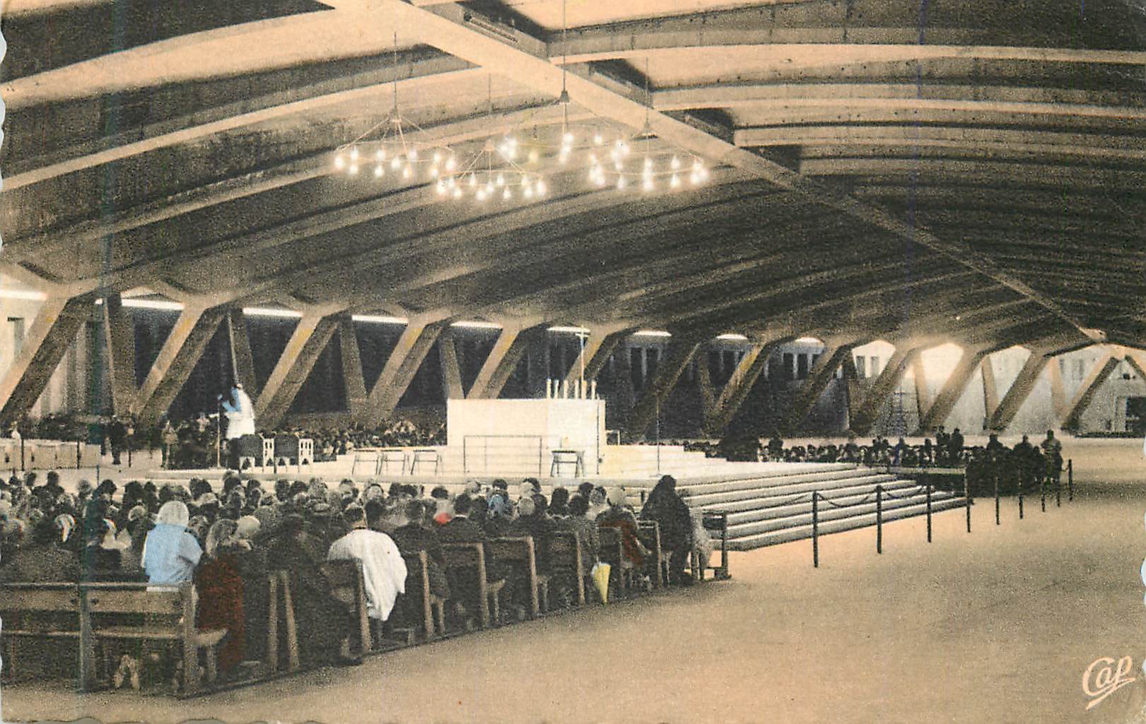CPA Lourdes La Basilique Saint Pie X Interieur de l'Eglise Souterraine Achevee en 1958