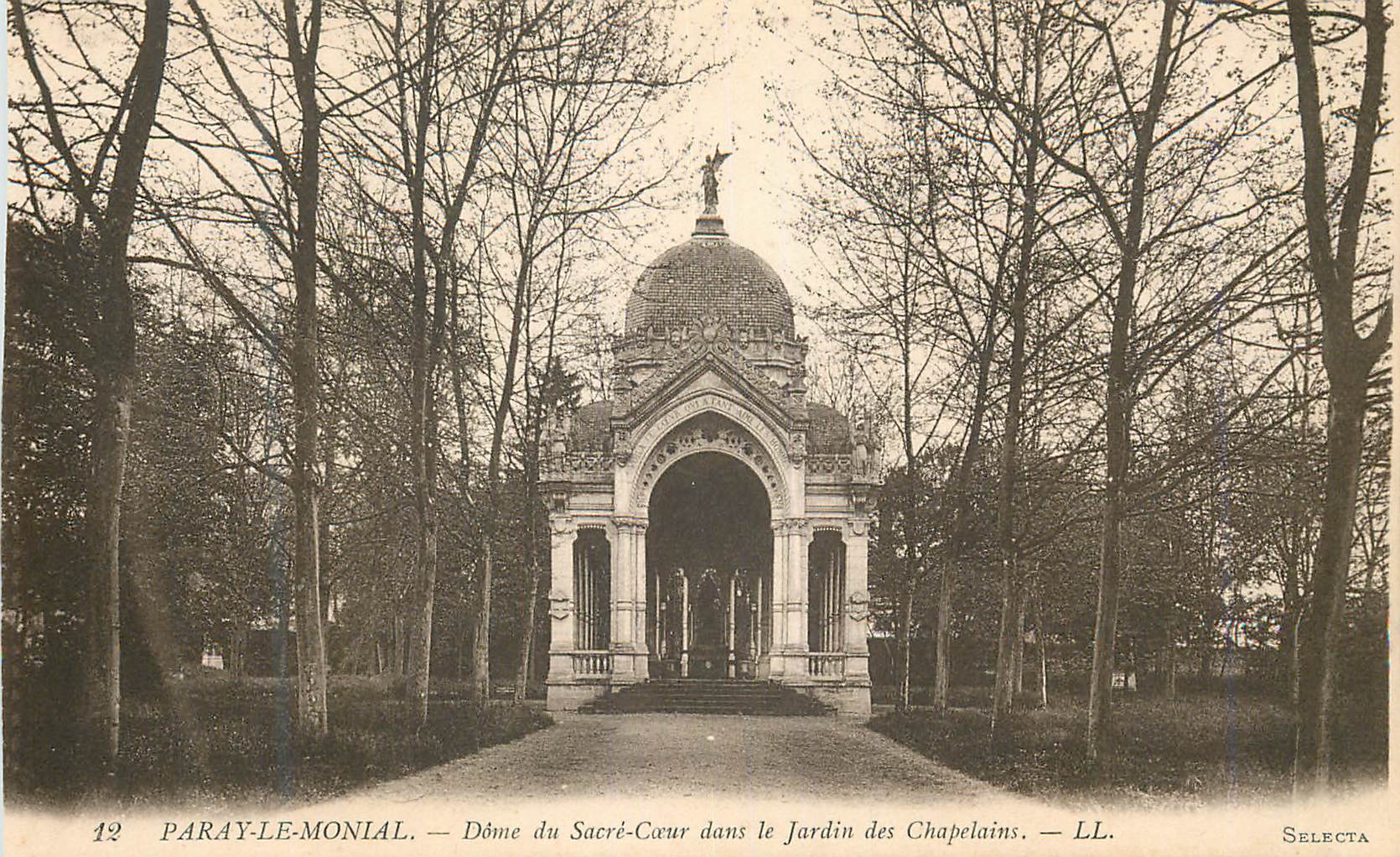 Paray-le-Monial — Dôme du Sacré-Cœur dans le Jardin des Chapelains — Selecta
