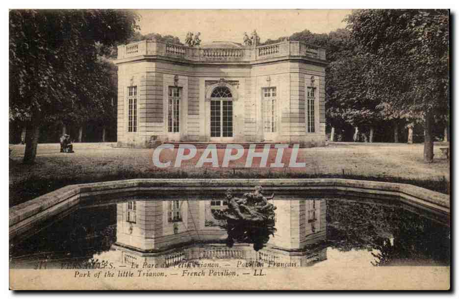 Versailles CPA Le parc du petit TRianon Pavillon francais