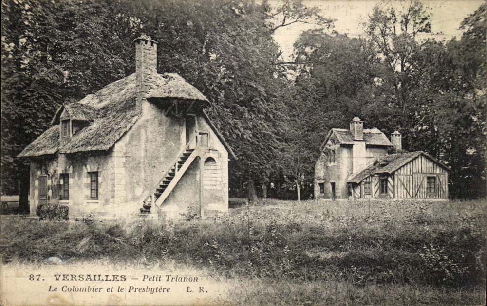 Versailles CPA Petit Trianon Le colombier et le presbytere