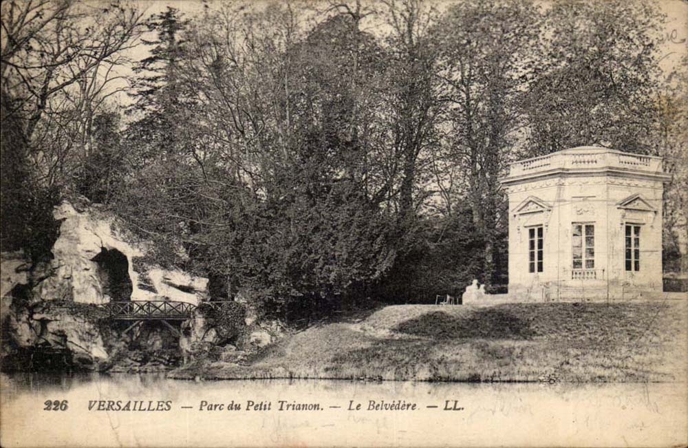 Versailles CPA Parc du petit Trianon Le belvedere