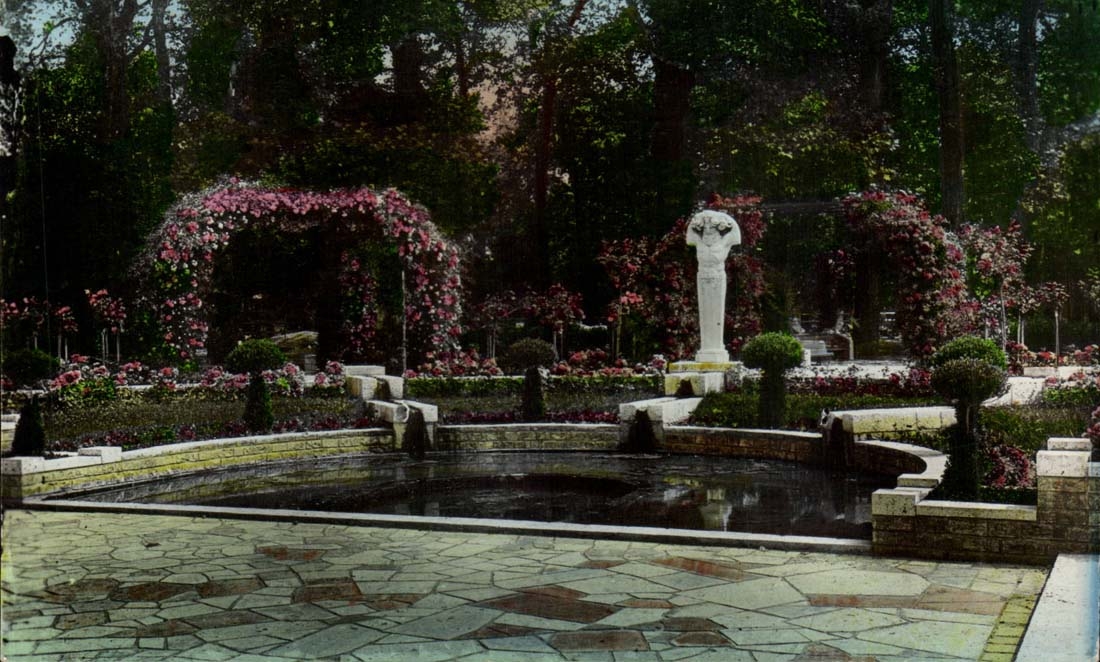 Jardin des Prés - Fichaux — La Fontaine du Dieu Pan — E. Maquaire, Bourges