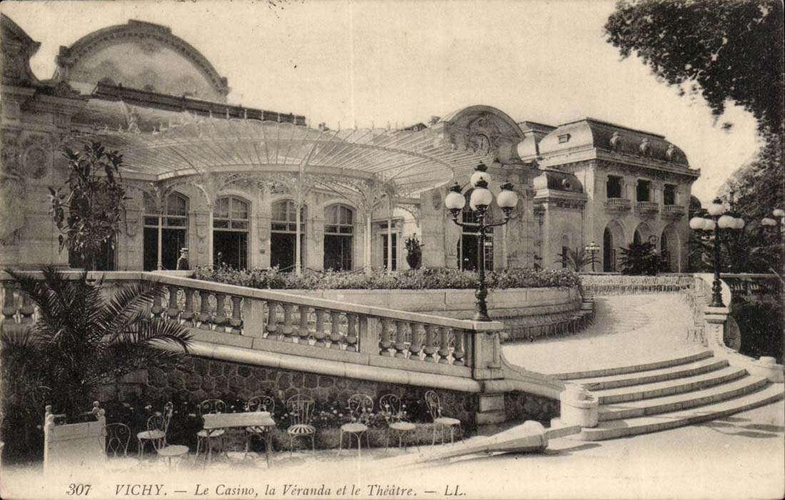 Vichy CPA Le casino la Veranda et le theatre