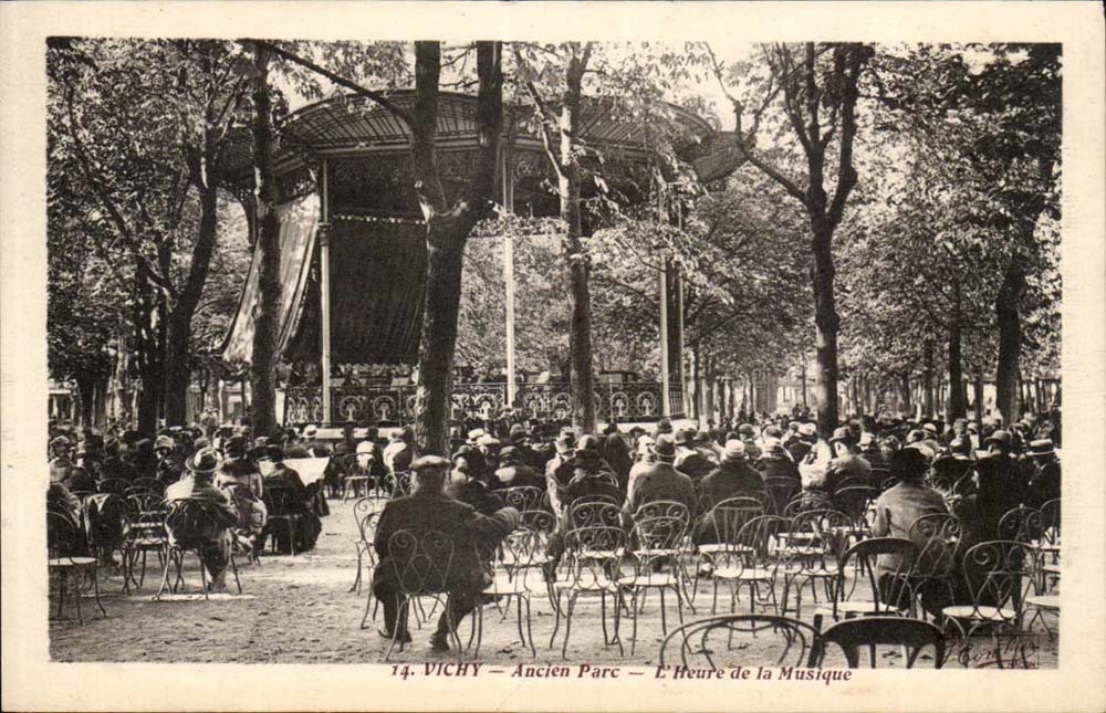 Vichy CPA Ancien parc L'heure de la musique