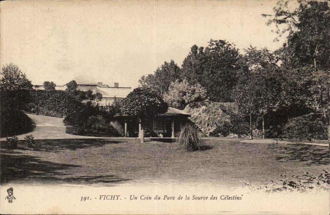 Vichy CPA Un coin du parc de la sources des CElestins