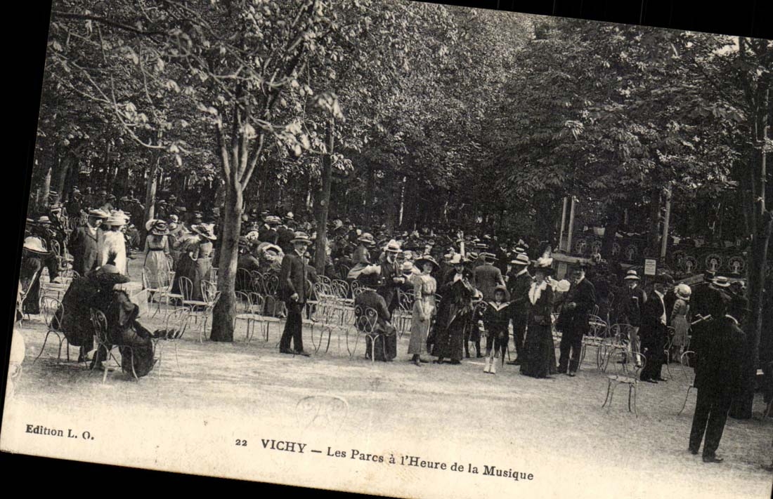 Vichy CPA Les parcs a l'heure de la musique