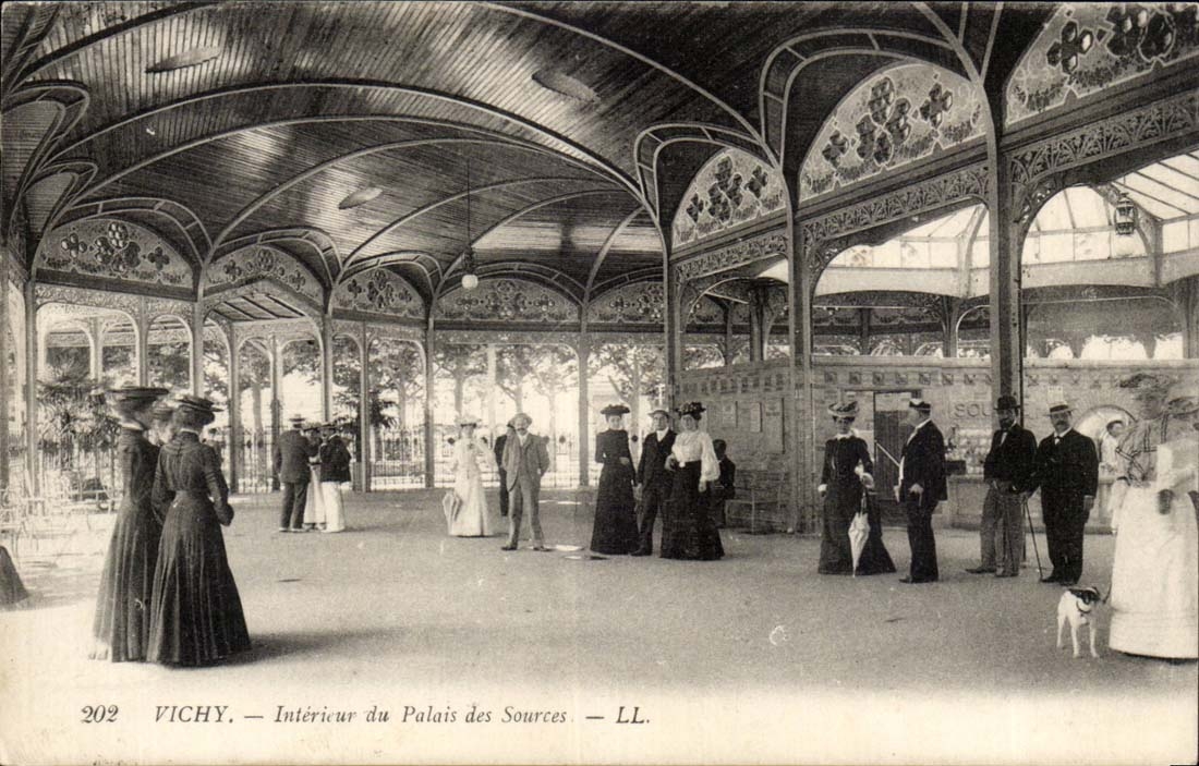 Vichy CPA Interieur du palais des sources