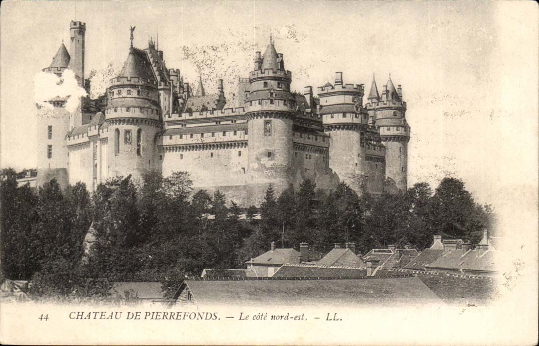 Château de Pierrefonds — Le côté nord-est — LL.
