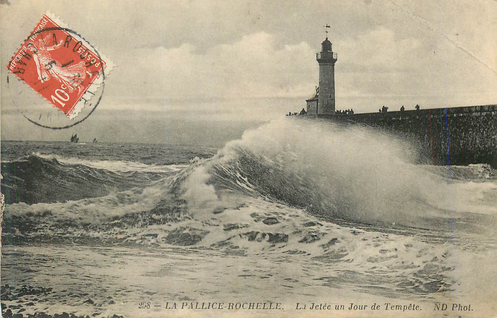 La Pallice-Rochelle — Le Jetée un Jour de Tempête — ND Phot.