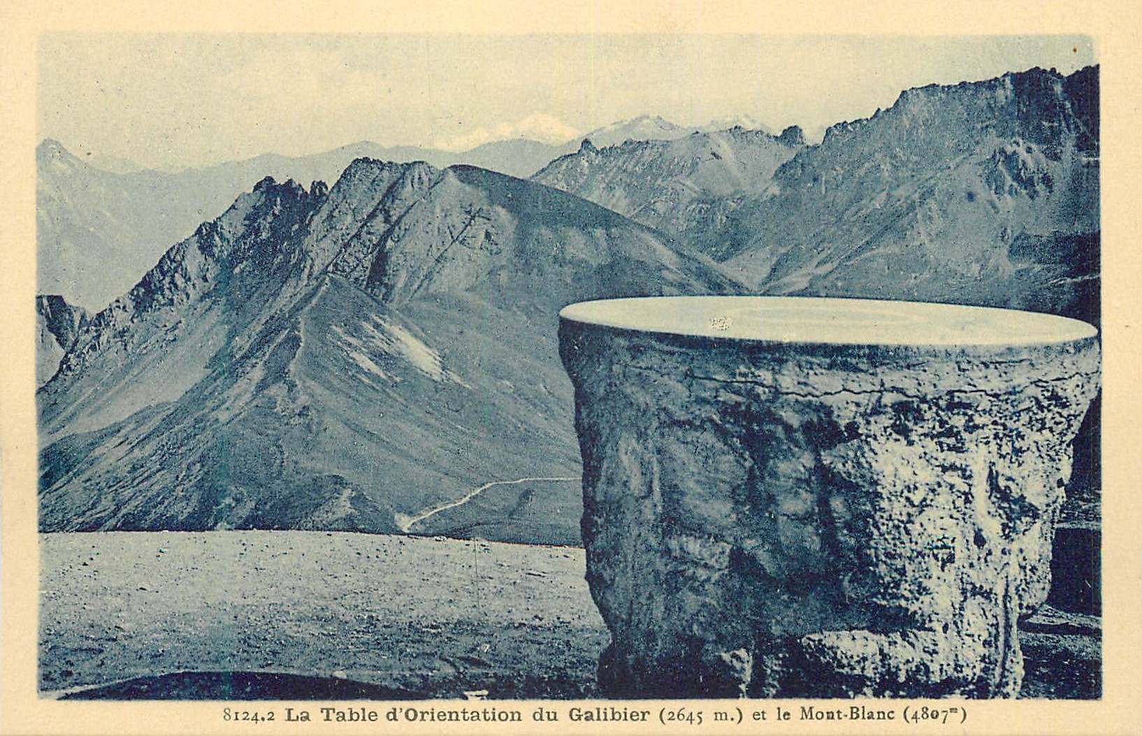 La Table d'Orientaion du Galibier (2645 m.) et le Mont-Blanc (4807 m.) — vue panoramique alpine — éditeur non visible