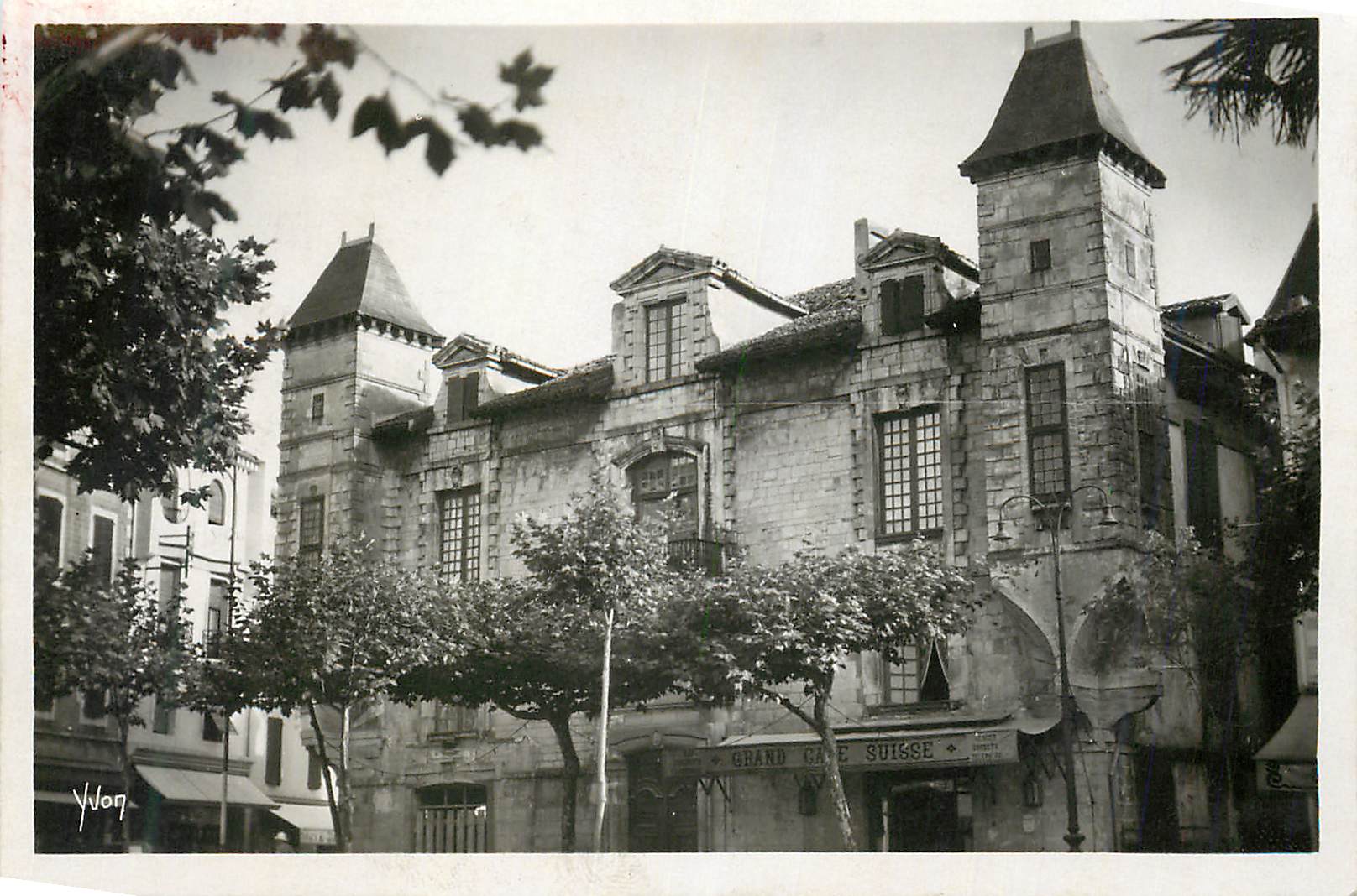 CPM St Jean de Luz Cote Basque La Douce France Le Chateau Louis XIV