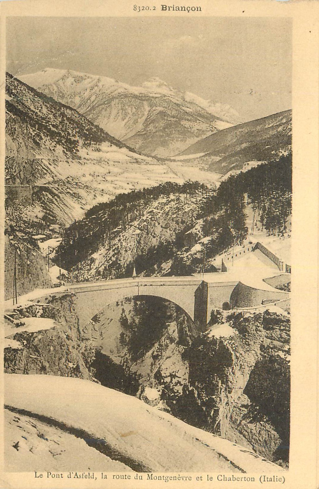 Le Pont d'Asfeld, la route du Montgenèvre et le Chaberton (Italie) — Briançon — éditeur inconnu, n° de série 8320.2