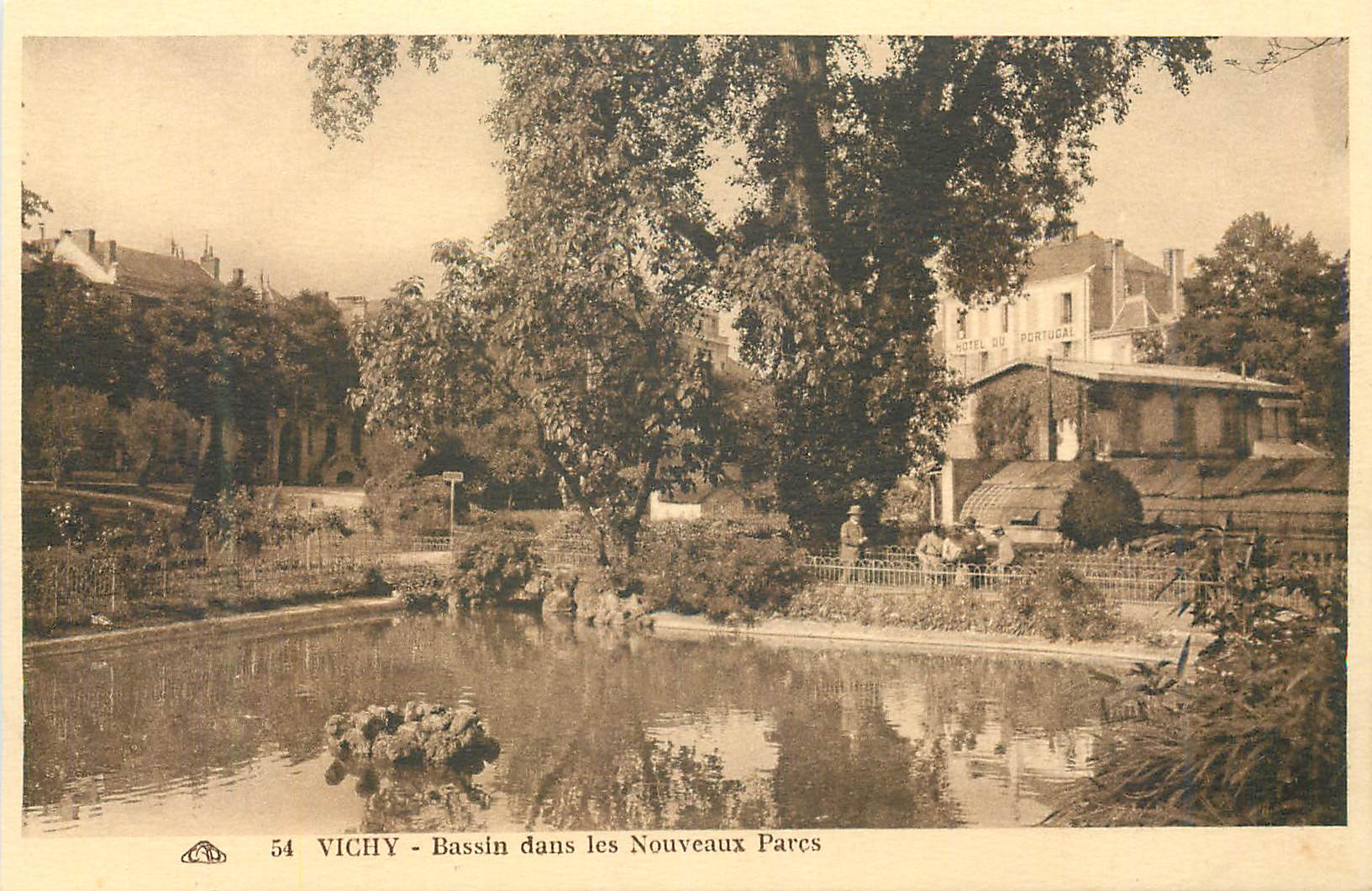 CPA Vichy Bassin dans les Nouveaux Parcs