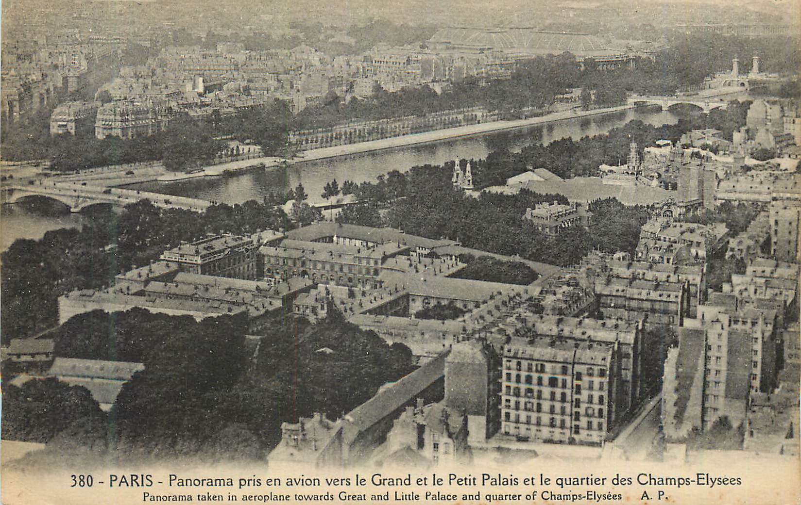 CPA Paris Panorama pris en avion vers le Grand et le Petit Palais et le Quartier des Champs Elysees
