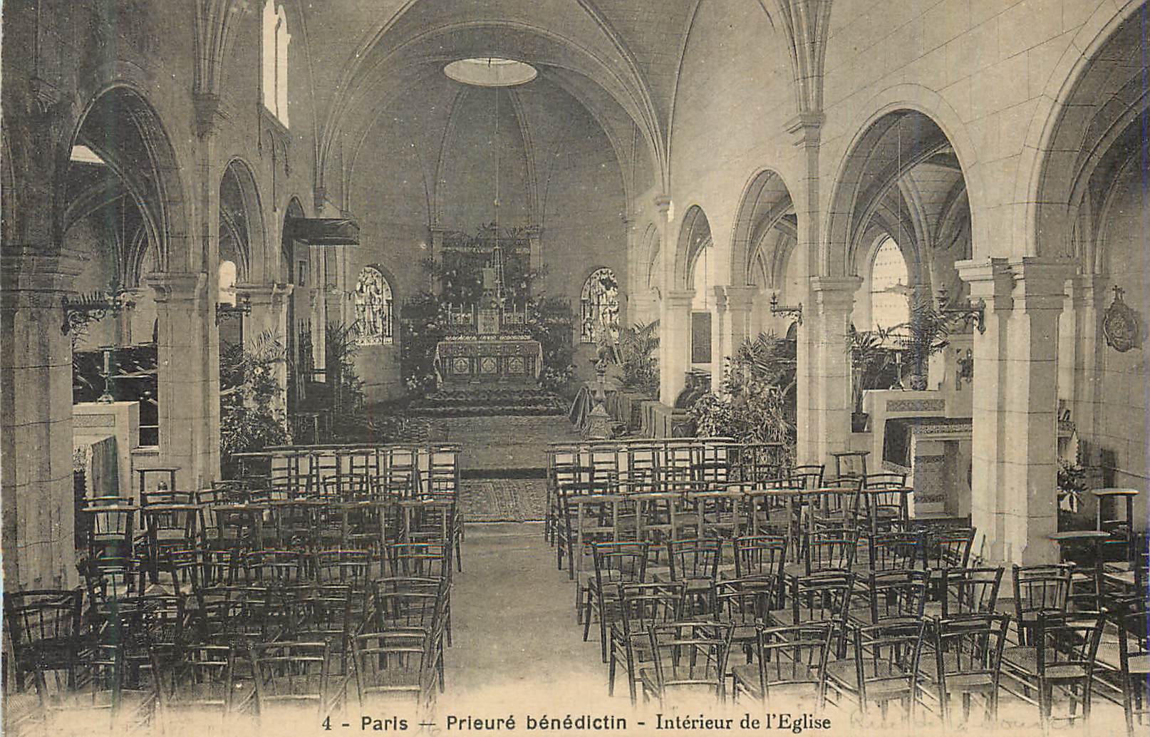 CPA Paris Prieure Benedictin Interieur de l'Eglise