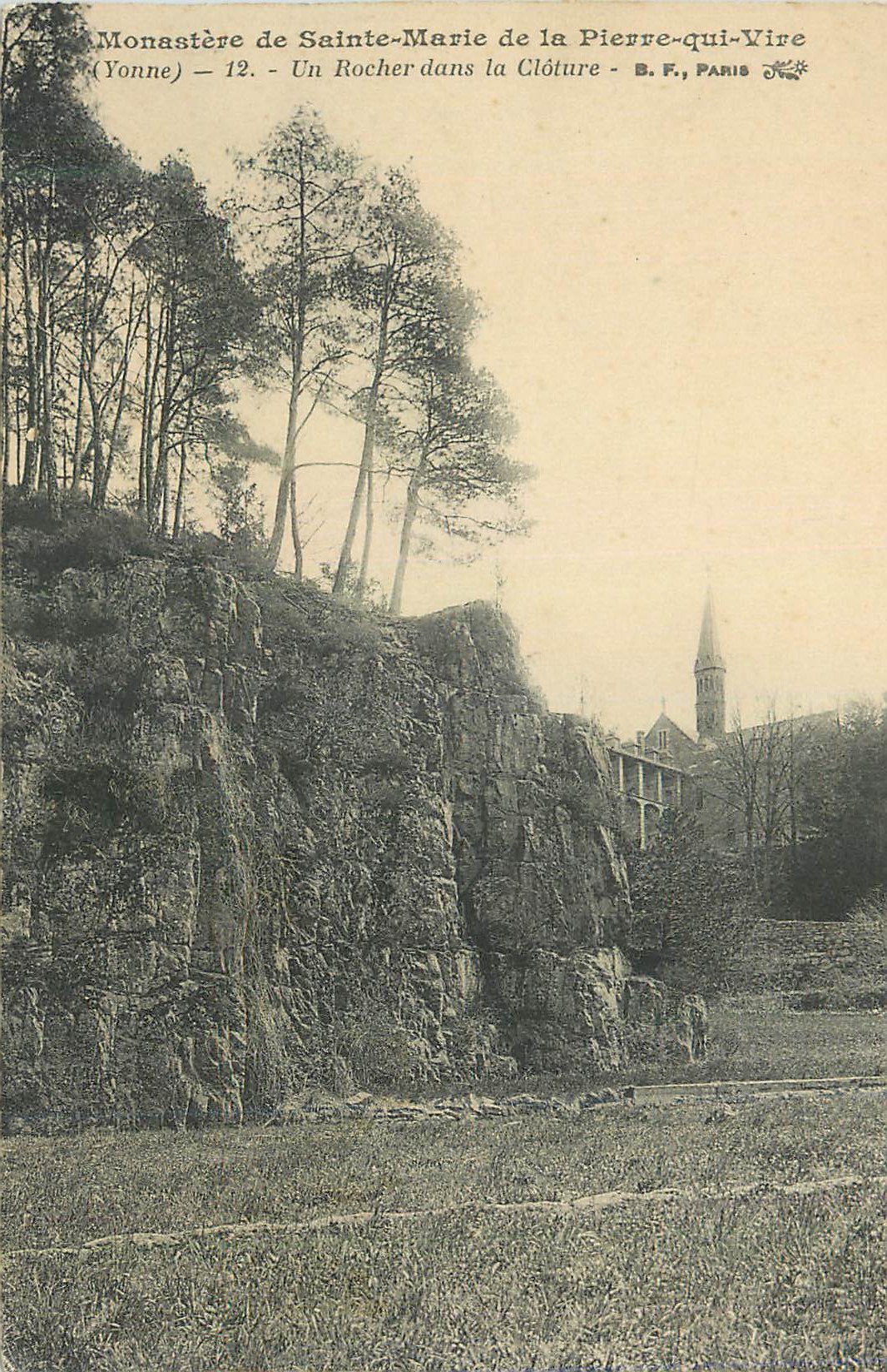 CPA Monastere de Sainte Marie de la Pierre qui Vire (Yonne) Un Clocher dans la Cloture