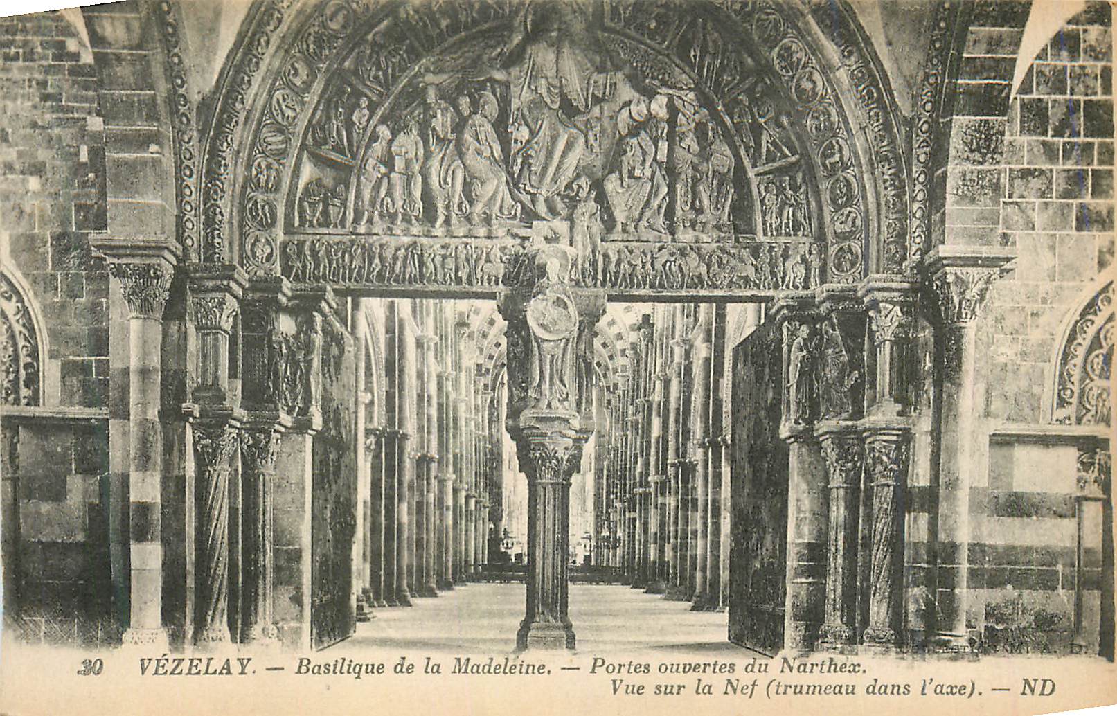 CPA Vezelay Basilique de la Madeleine Portes ouvertes du Narthex