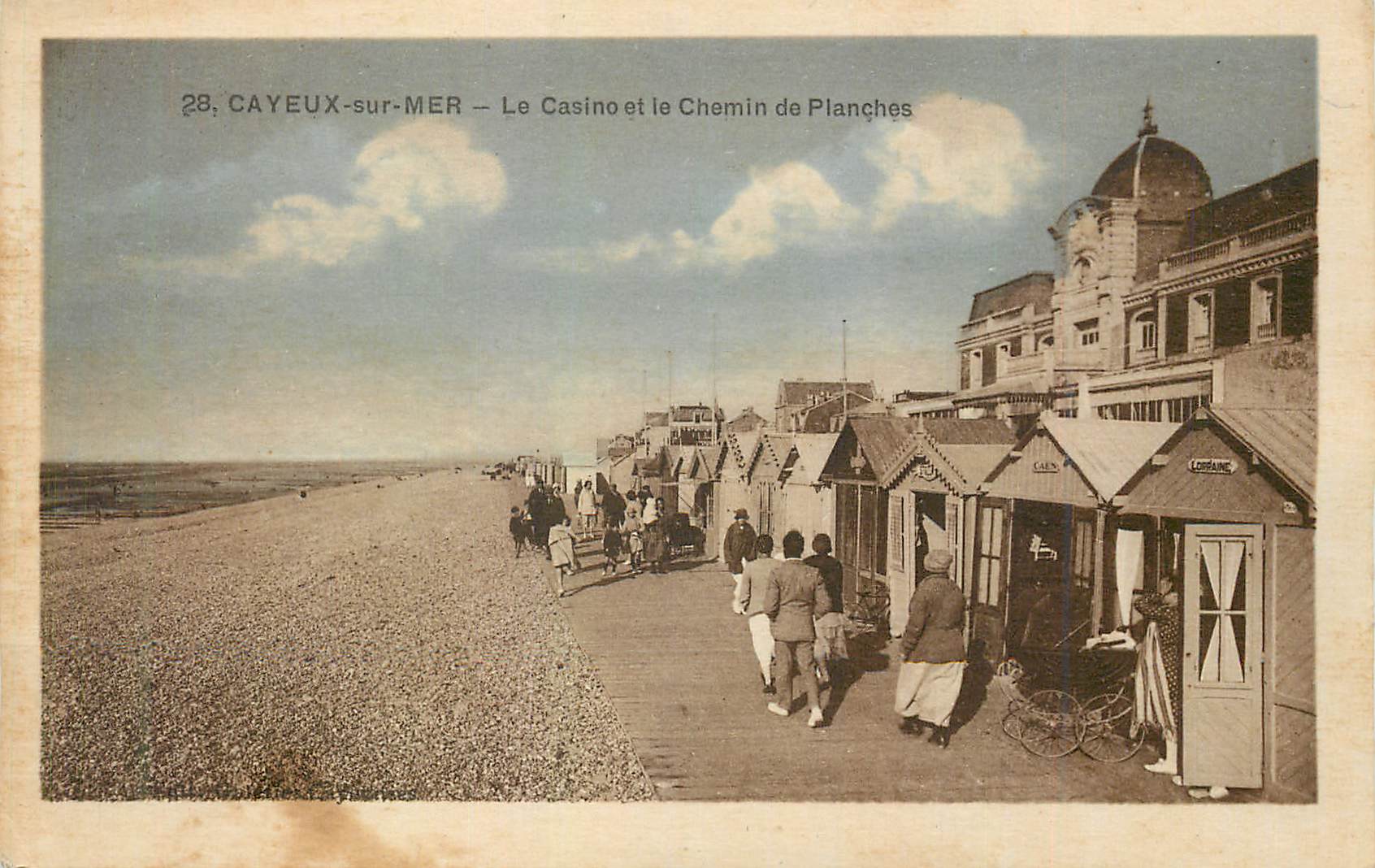 CPA Cayeux sur Mer Le Casino et le Chemin de Planches