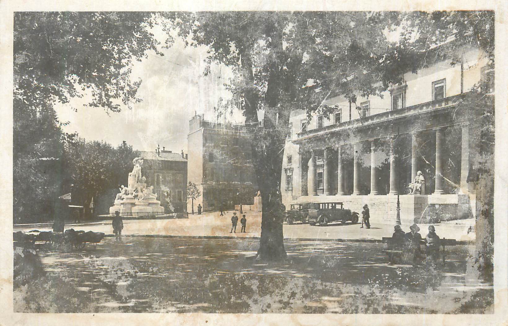 Place de la République — Fontaine et bâtiment classique — Paris