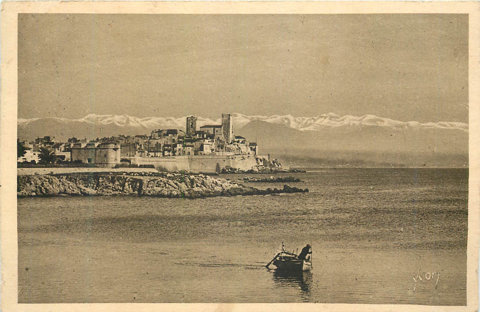 CPA Antibes (Alpes Maritimes) Cote d'Azur La Douce France Le Fort Carre et la Chaine des Alpes