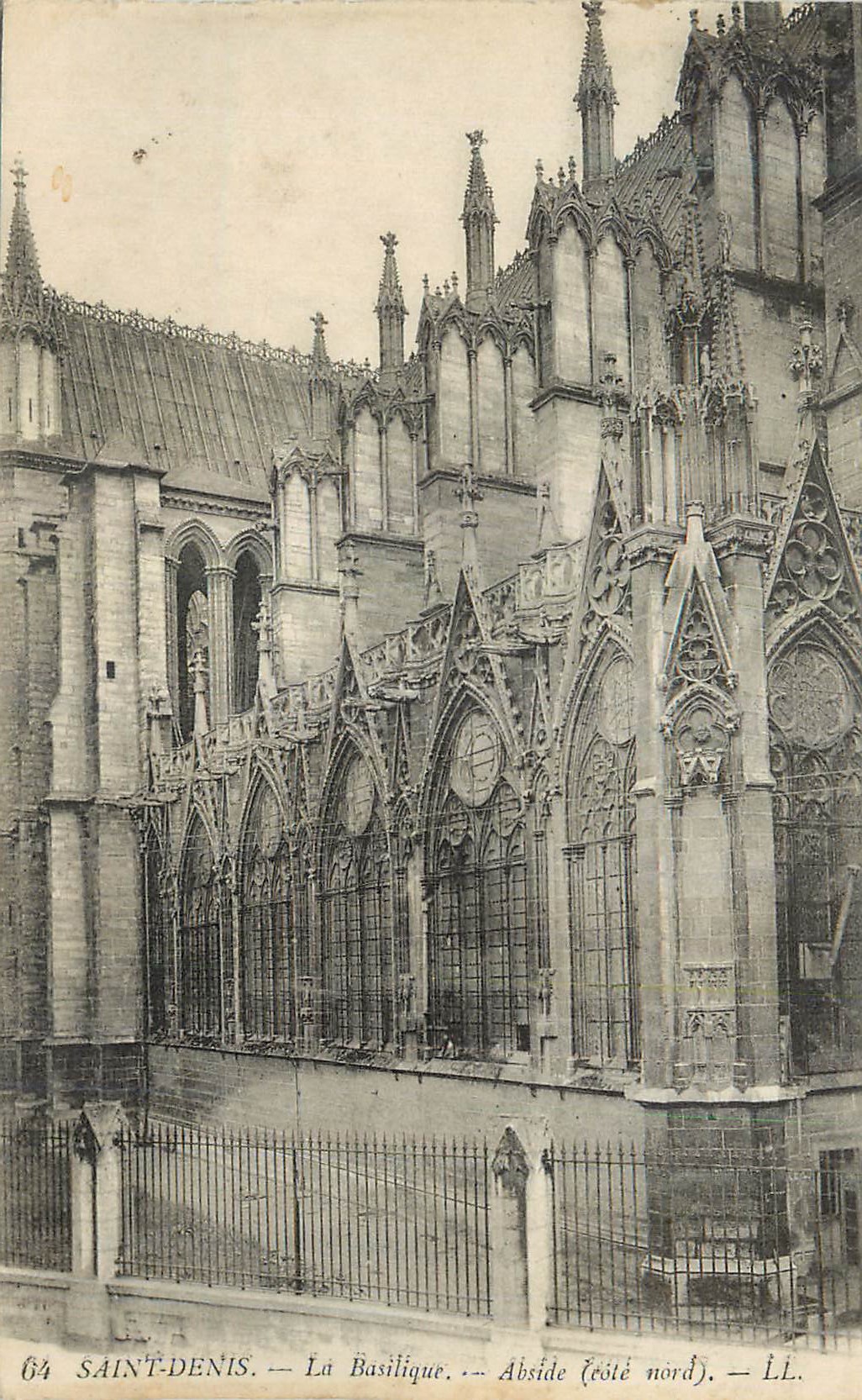 CPA Saint Denis La Basilique Abside (Cote nord)