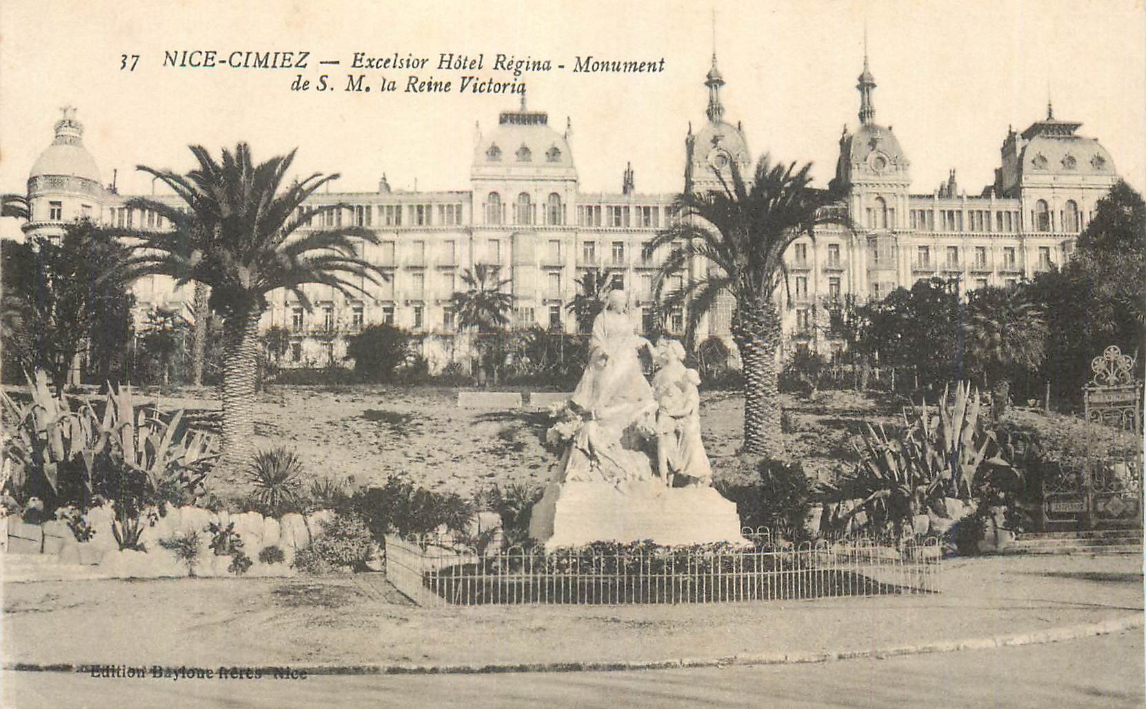 CPA Nice Cimiez Excelsior Hotel Regina Monument de S M La Reine Victoria