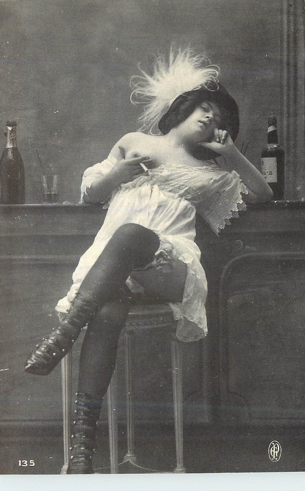 Femme endormie — scène de bar — CPAPHIL 135