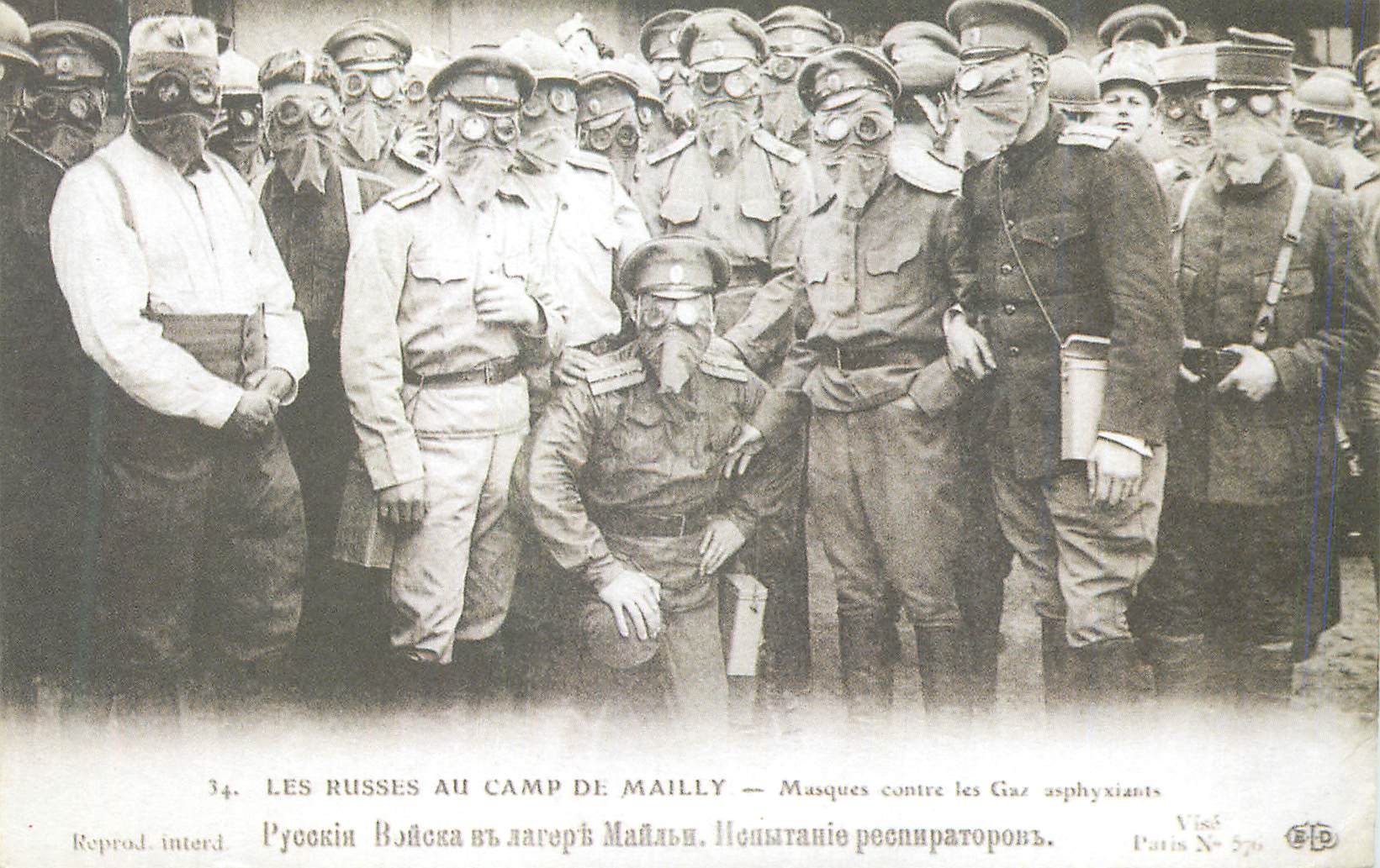 Les Russes au camp de Mailly — Masques contre les Gaz asphyxiant