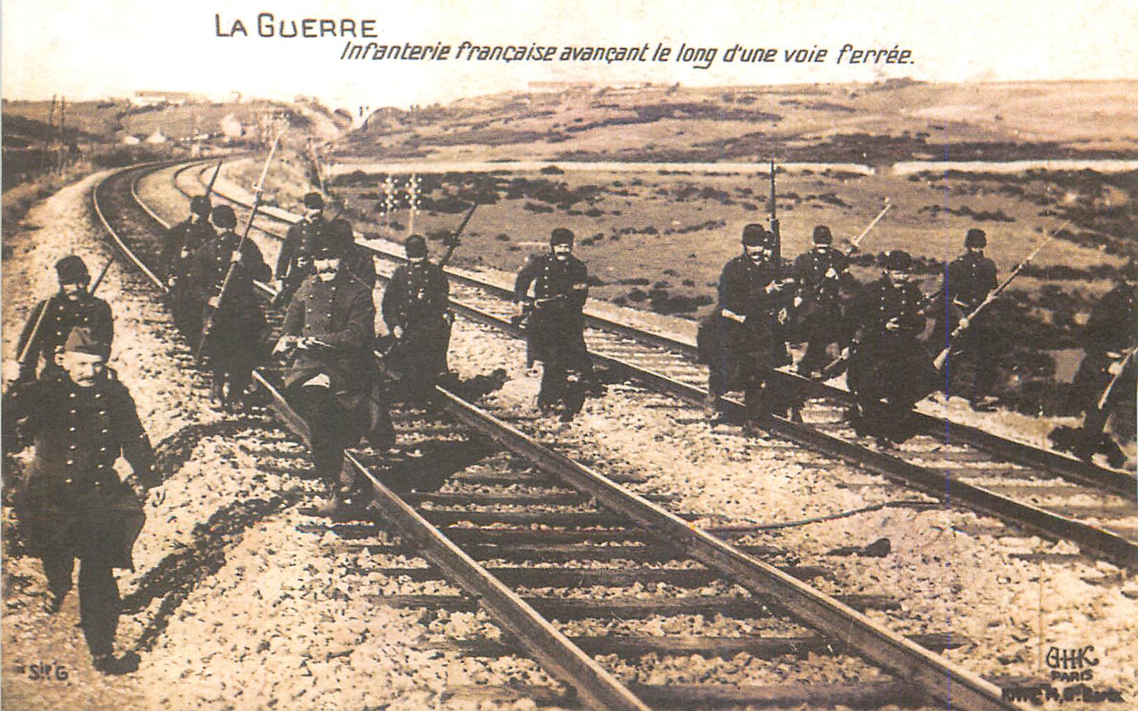 Infantería francesa avanzando a lo largo de una vía férrea — La Guerra — CHHK PARIS