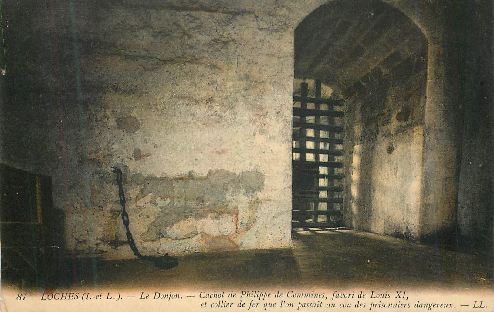 CPA Loches (I et L) Le Donjon Cachot de Philippe de Commines favori de Louis XI