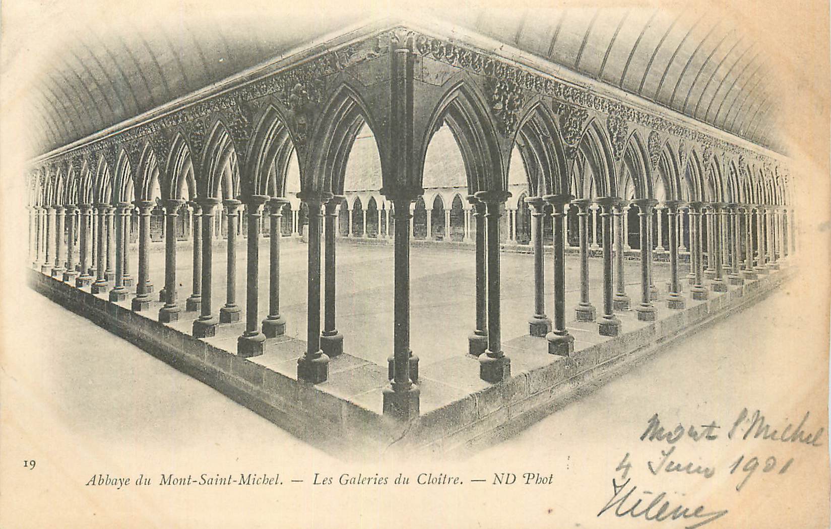 CPA Abbaye du Mont Saint Michel Les Galeries du Cloitre (carte 1900)