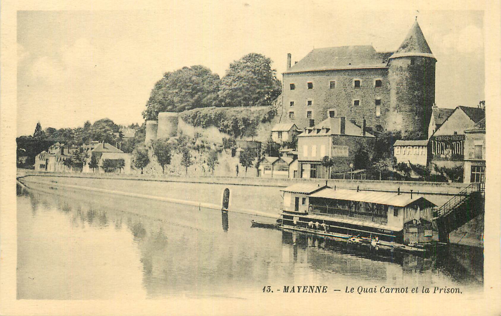CPA Mayenne Le Quai Carnot et la Prison