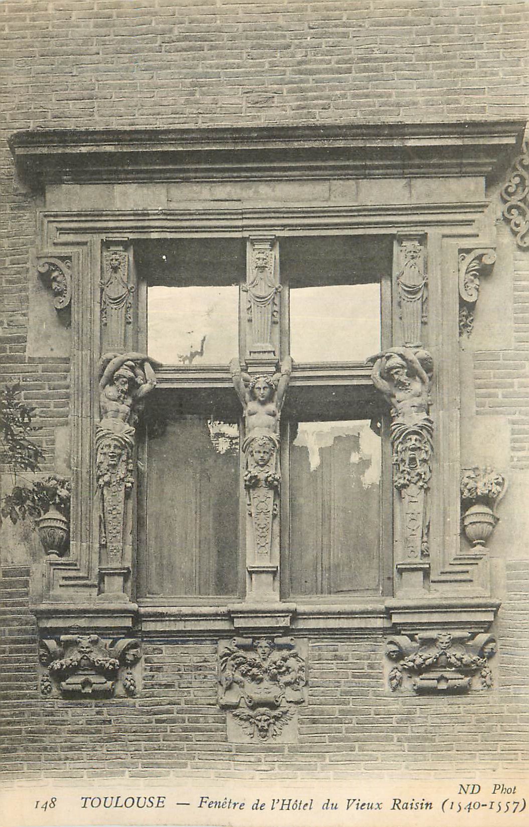 Toulouse — Fenêtre de l'Hôtel du Vieux Raisin (1540-1557)