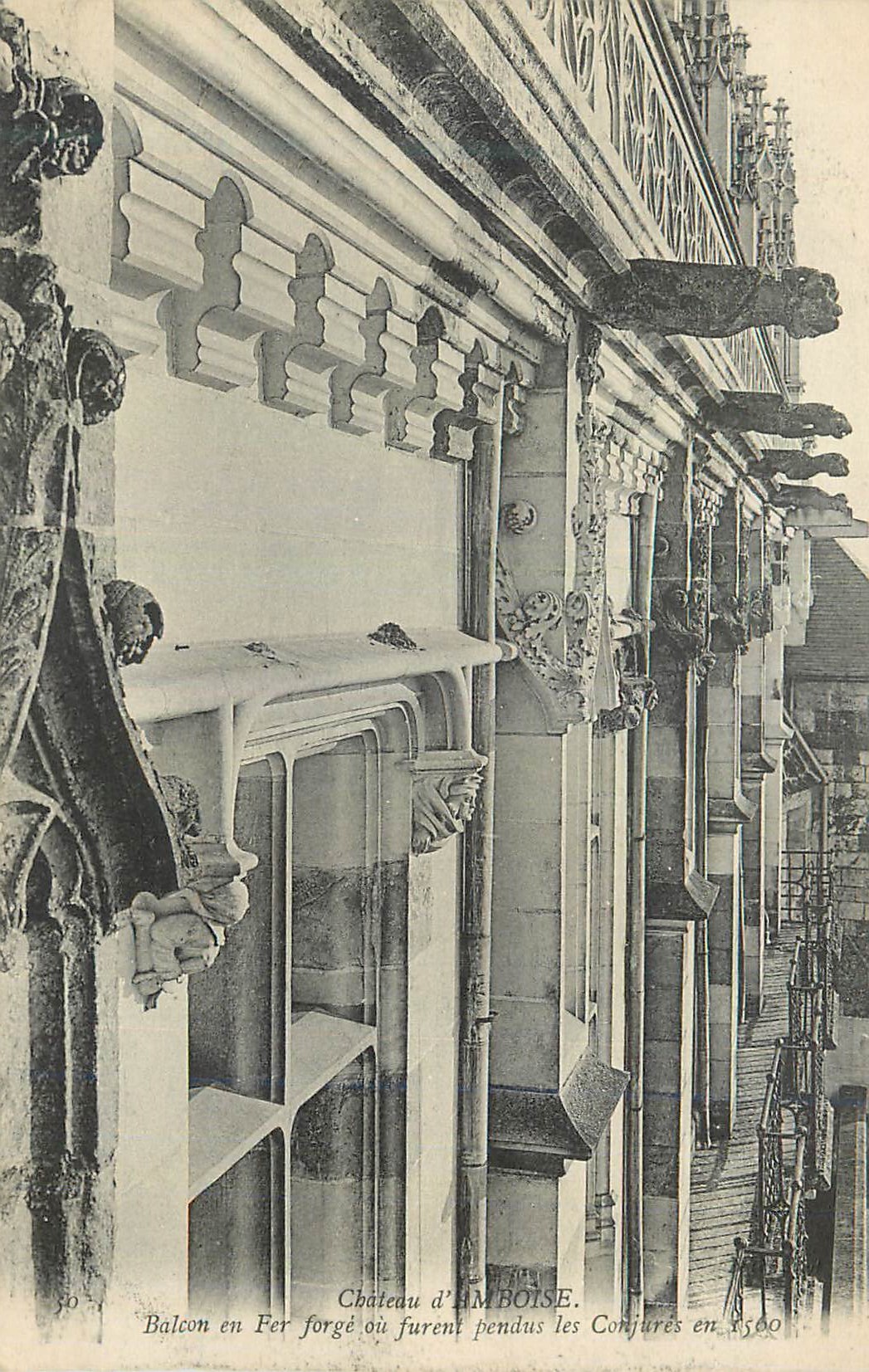 CPA Chateau d'Amboise Balcon en Fer forge ou furent Pendus les Conjures en 1500