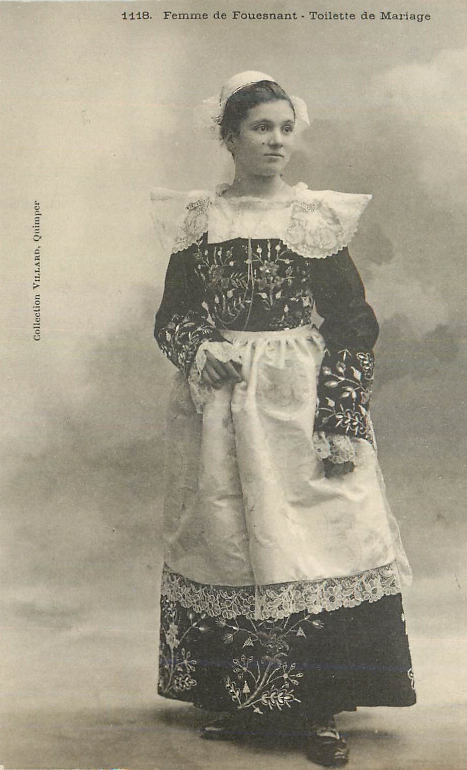 CPA Femme de Fouesnant Toilette de Mariage Folklore