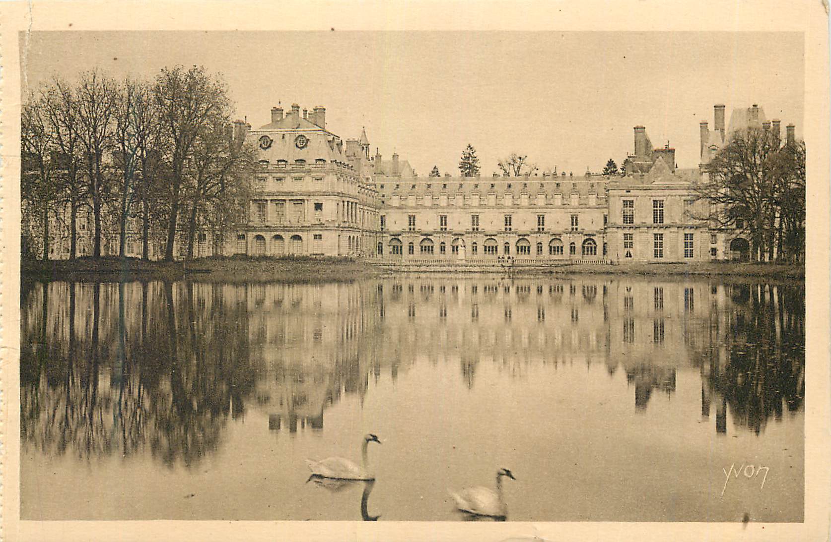 Castillo de Chantilly — vista del parque con cisnes — editor Yvon, n° de serie 7