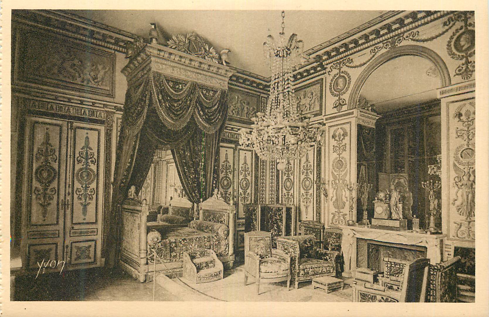 Habitación de dormir ricamente decorada — Yvon, n° 147