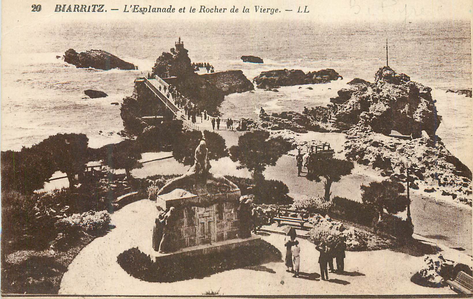 CPA Biarritz L'Esplanade et le Rocher de la Vierge