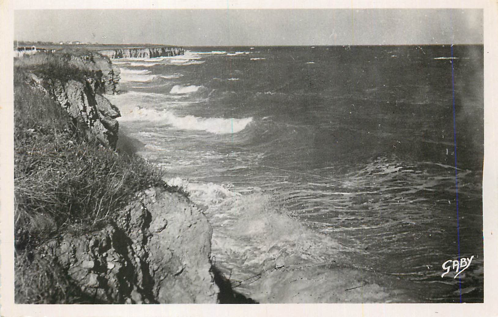 CPM Lion sur Mer (Calvados) Les Falaises et la Cote