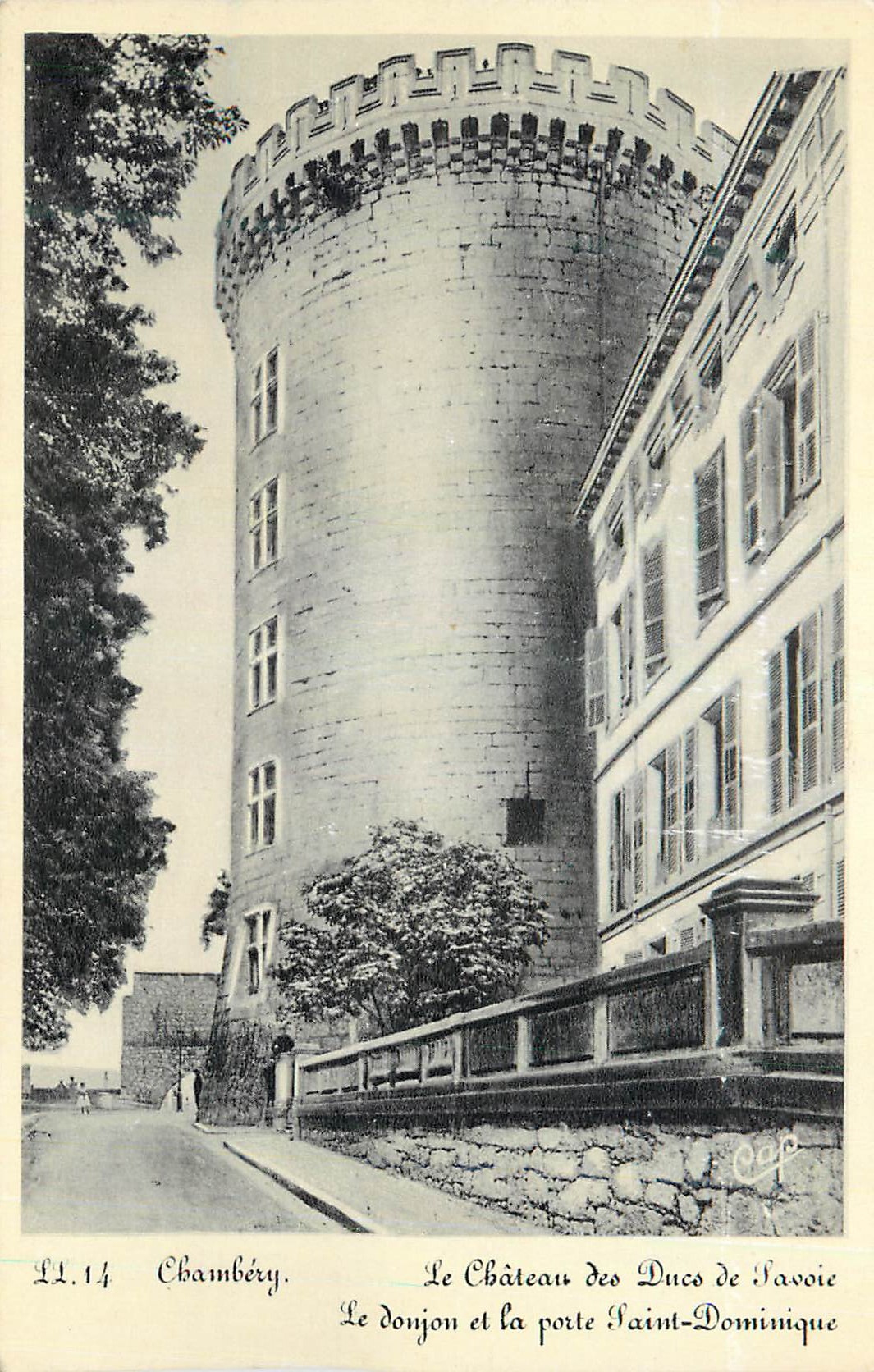 CPA Chambery Le Chateau des Ducs de Savoie Le Donjon et la porte Saint Dominique