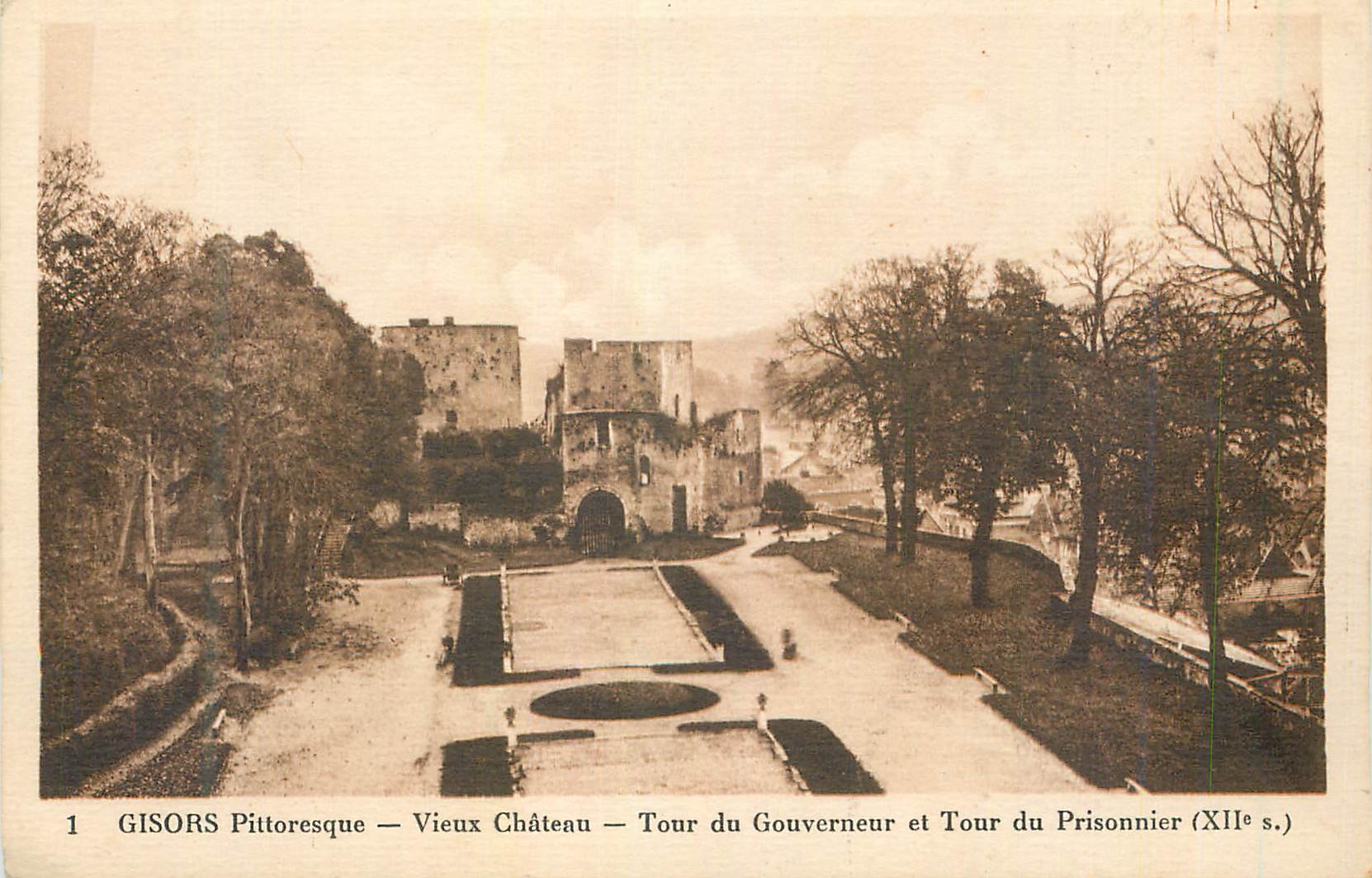 CPA Gisors Pittoresque Vieux Chateau Tour du Gouverneur et Tour du Prisonnier (XIIe S)