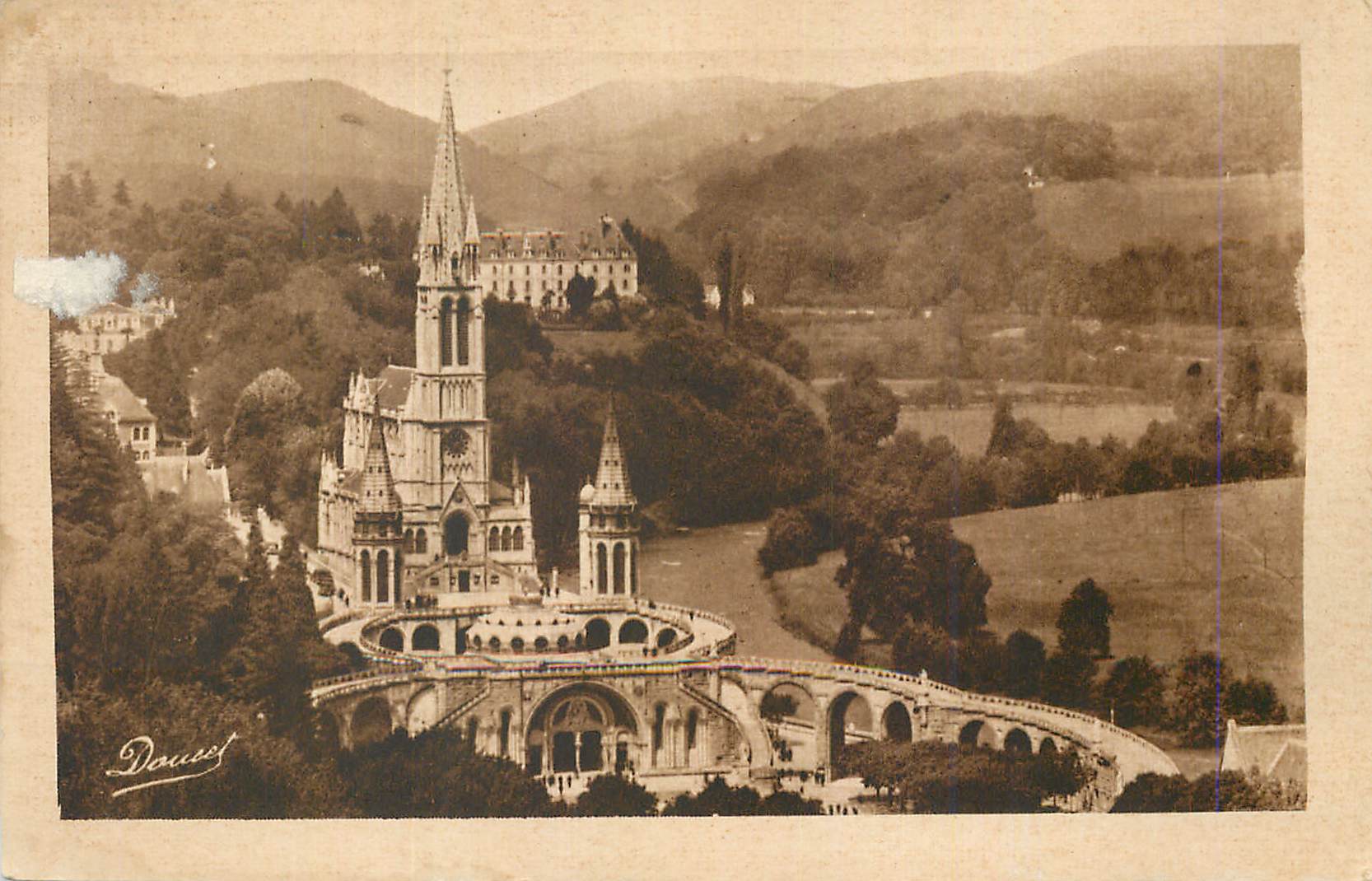 CPA Lourdes La Basilique vue de face
