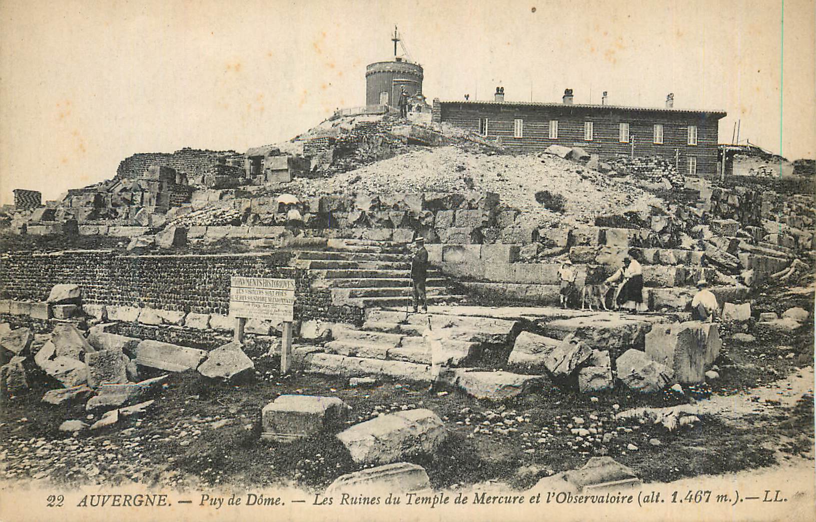CPA Auvergne Puy de Dome Les Ruines du Temple de Mercure et l'Observatoire (alt 1467 m)