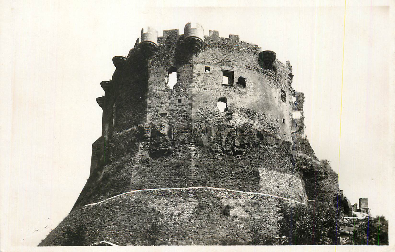 CPM L'Auvergne Chateau de Murols (Partie Feodale)