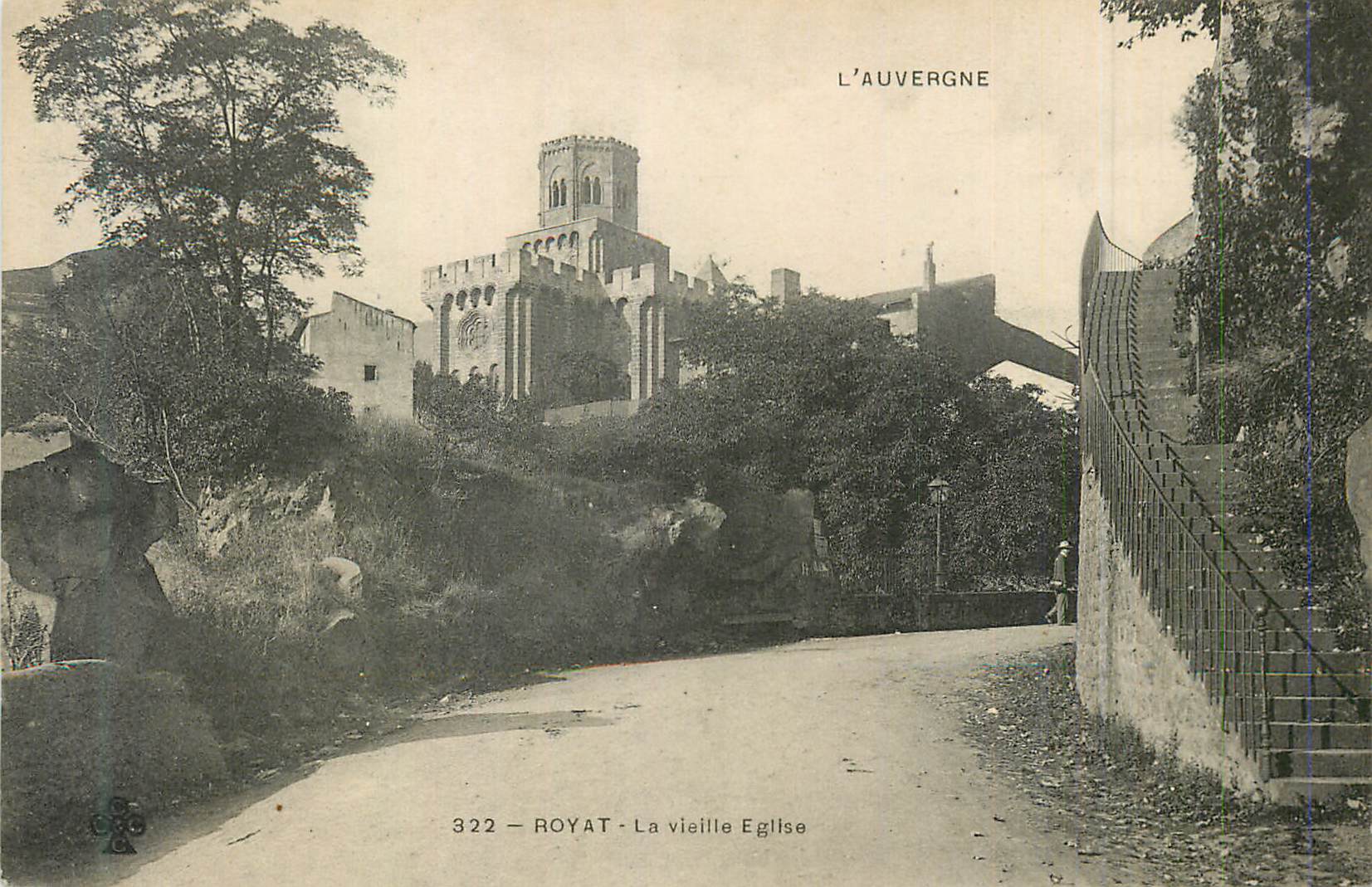CPA L'Auvergne Royat La Vieille Eglise