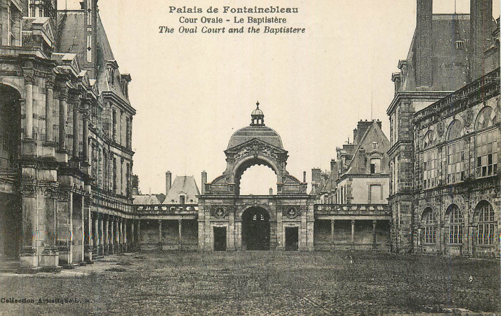 Palacio de Fontainebleau — Cour Ovale - El Bautisterio — Colección Armatique-Léon
