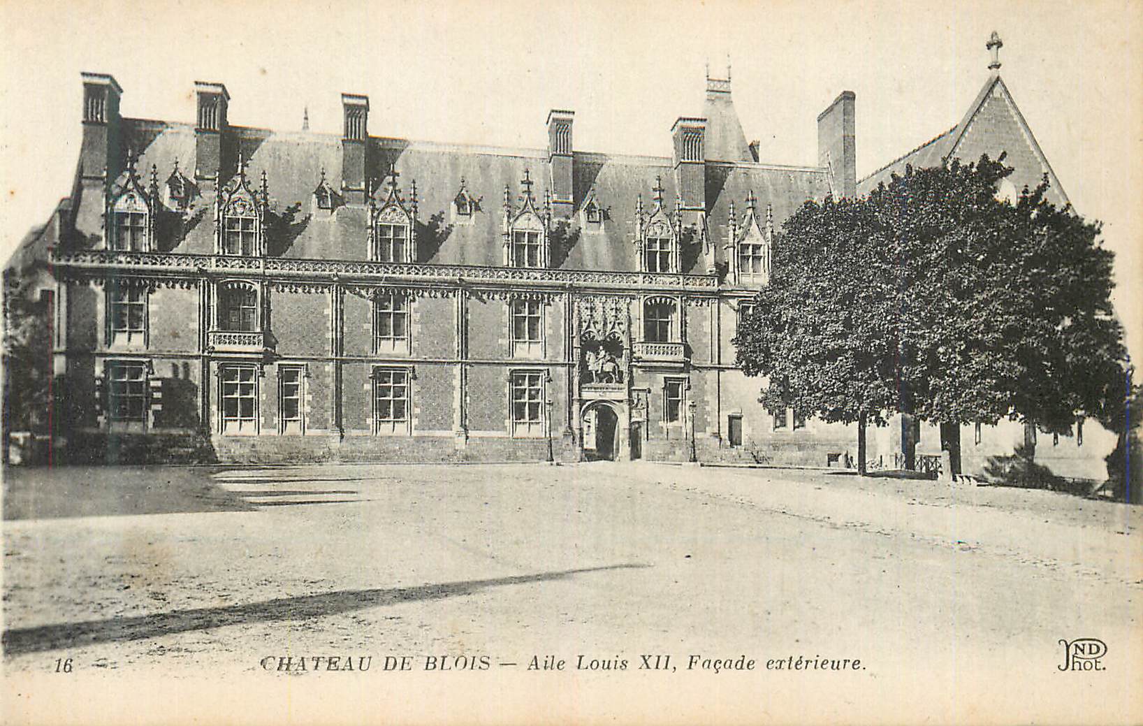 Château de Blois — Aile Louis XII, Façade extérieure — ND Phot.