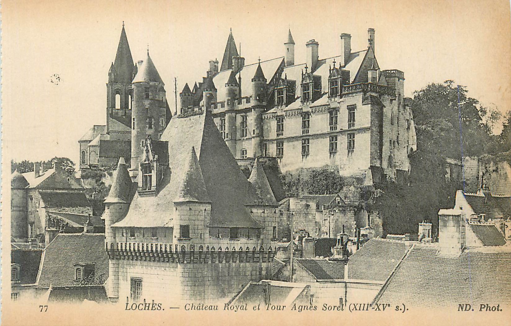 CPA Loches Chateau Royal et Tour Agnes Sorel (XIIIe XVe S)