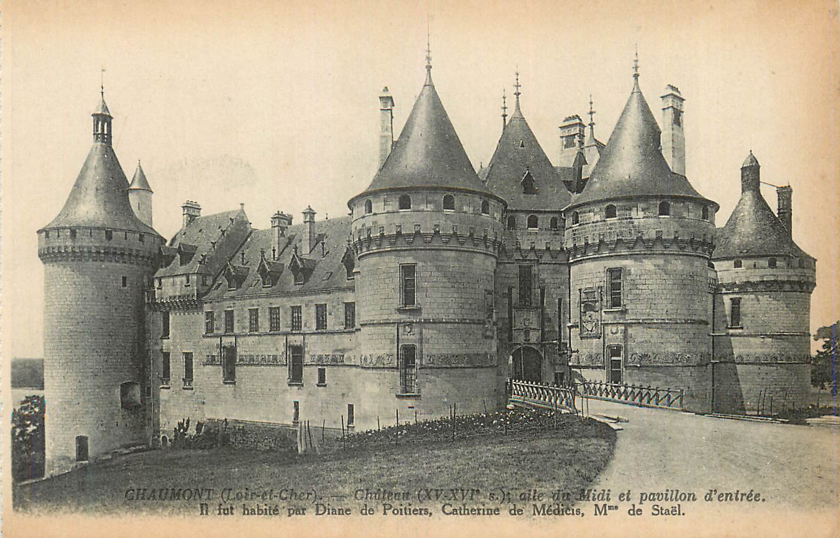 CPA Chaumont (Loir et Cher) Chateau XVe XVIe S aile du Midi et Pavillon d'entree