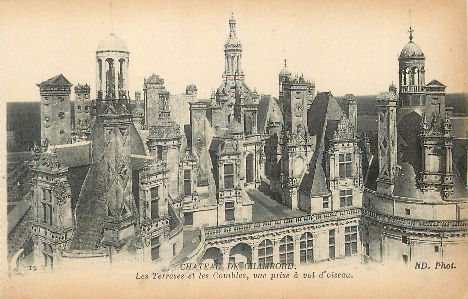 CPA Chateau de Chambord Les Terrases et les Combles vue prise a vol d'Oiseau